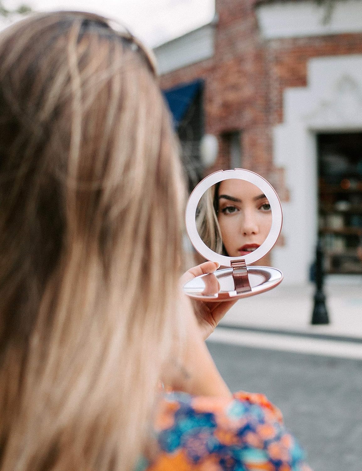LumiGlow Mirror™ – Portable Cosmetic Mirror with Adjustable LED Light
