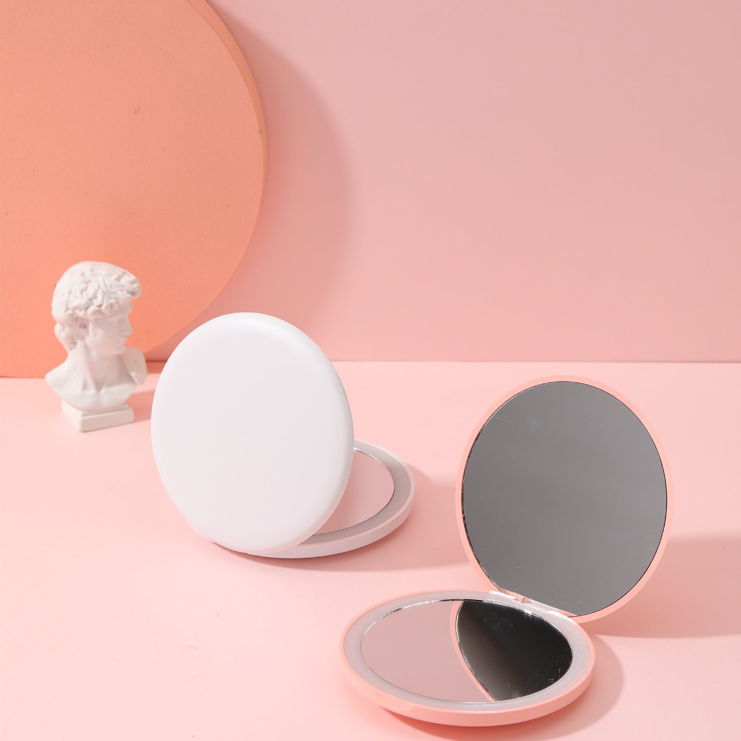 LumiGlow Mirror™ – Portable Cosmetic Mirror with Adjustable LED Light